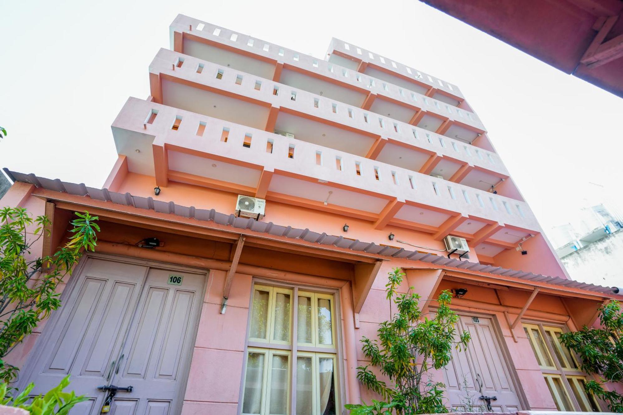 French Villa Пондичери Екстериор снимка