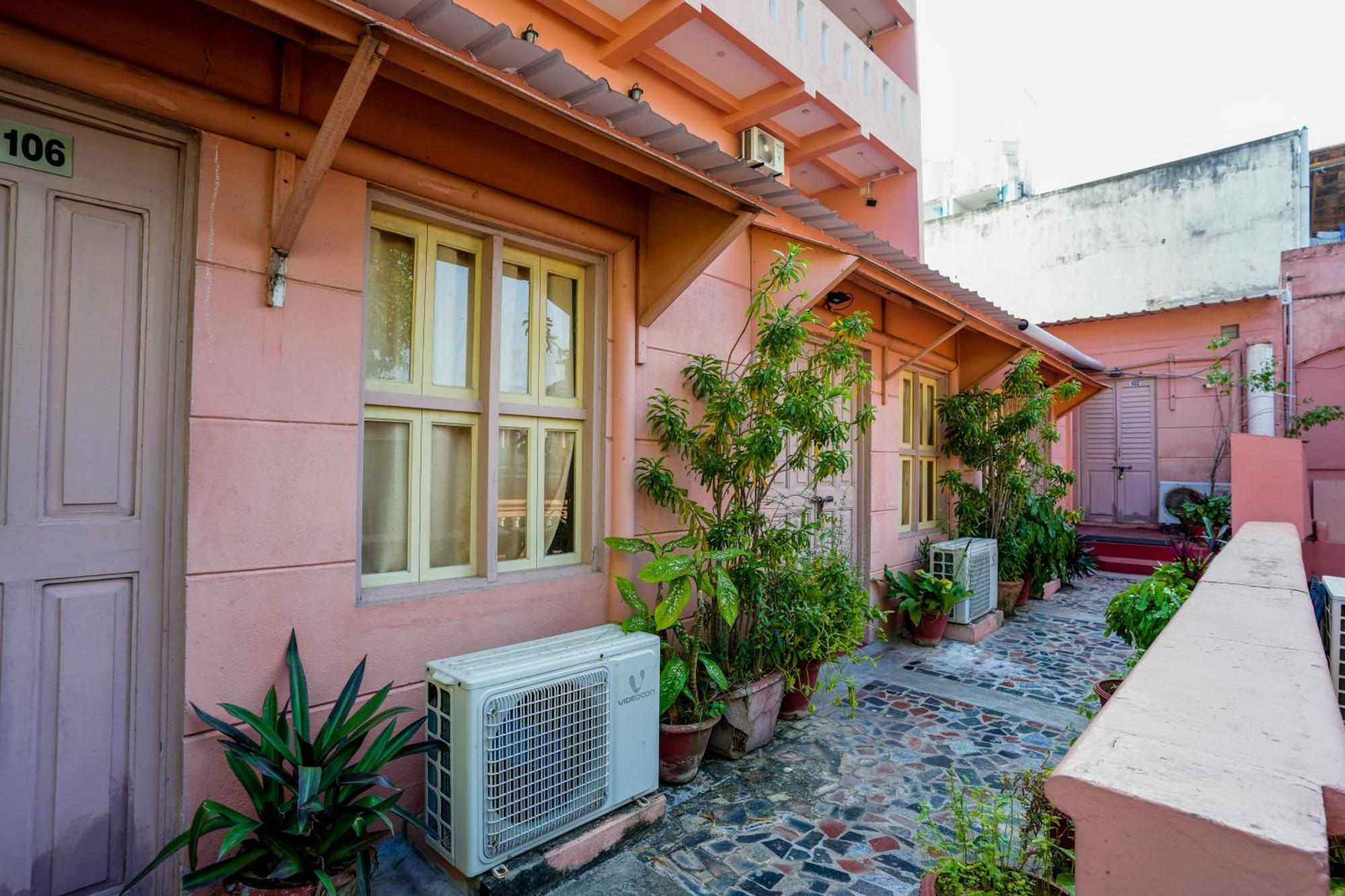 French Villa Пондичери Екстериор снимка