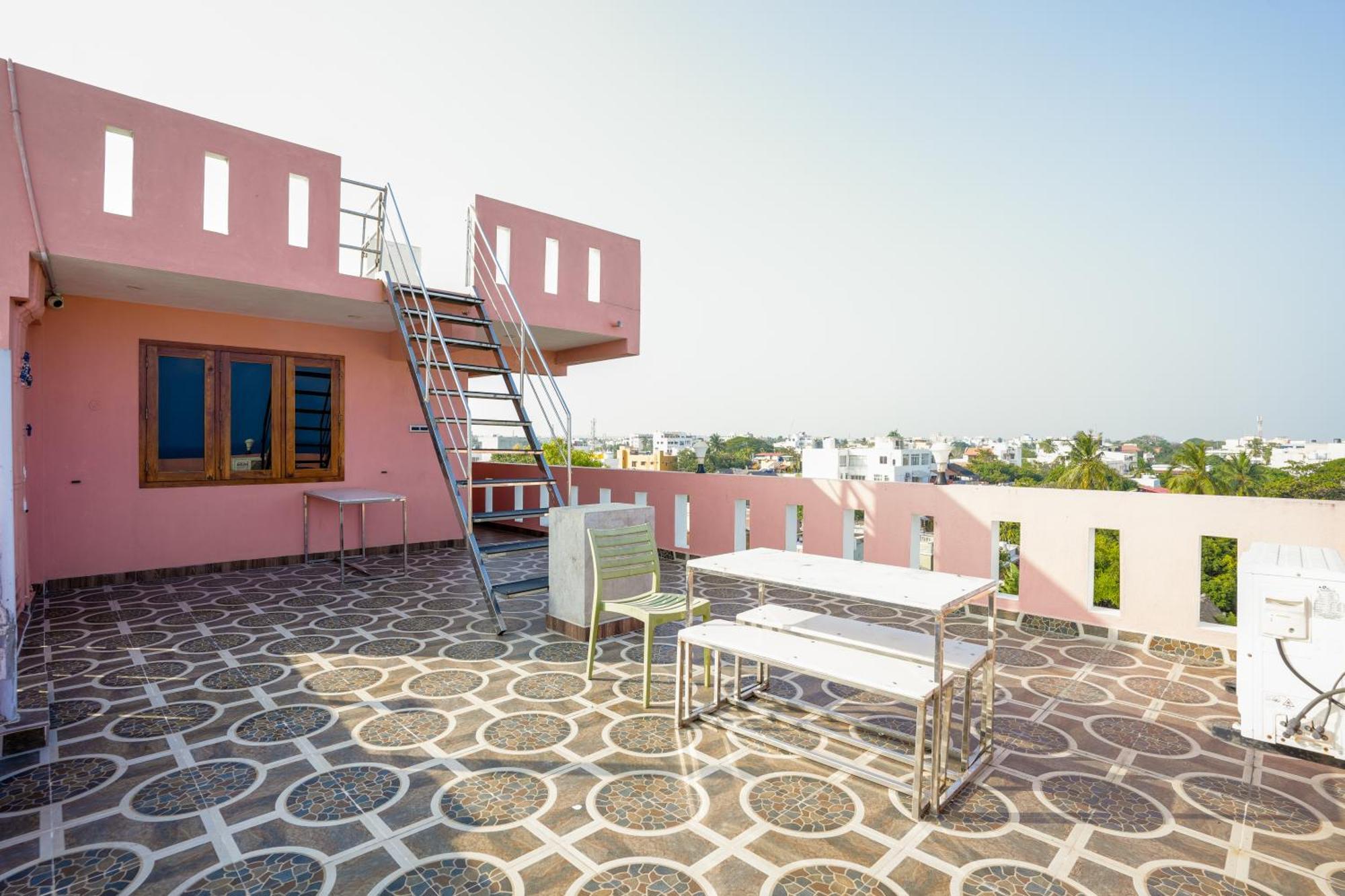 French Villa Пондичери Екстериор снимка