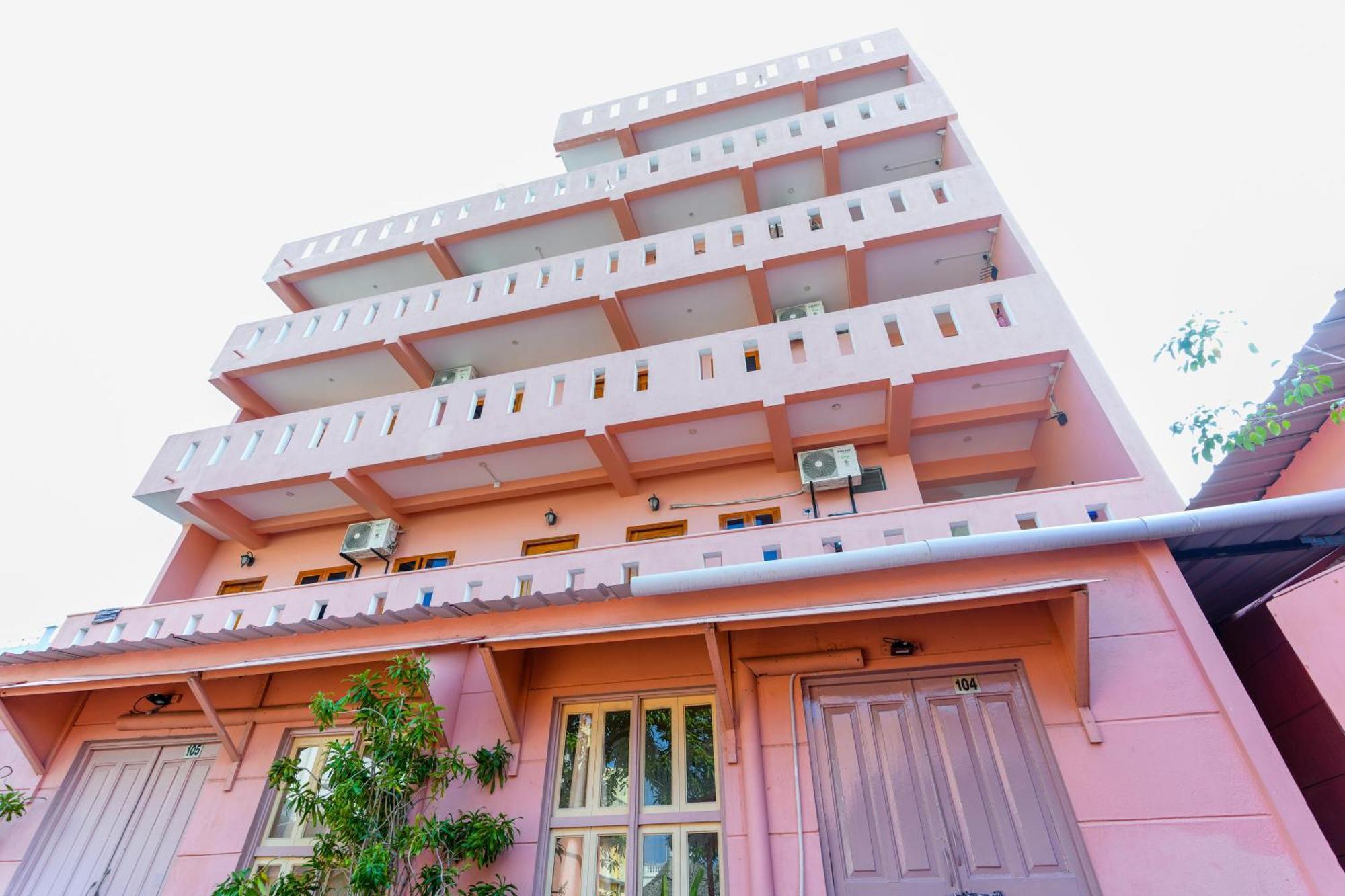French Villa Пондичери Екстериор снимка